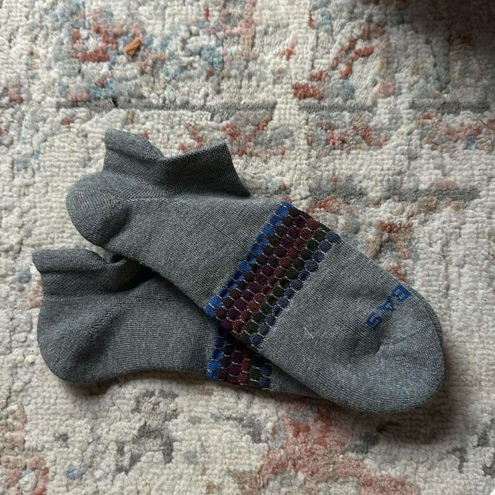 NEW Grey With Multicolor Band Women’s Bombas Socks (SIZE 5-10)